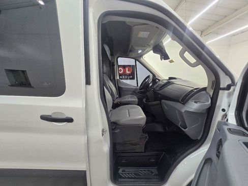 Used 2018 Ford Transit 250 148 Medium Roof RWD image 17