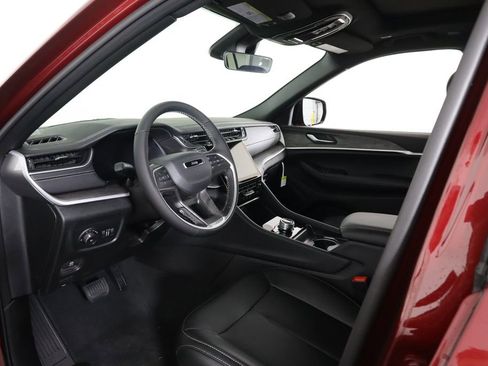 New 2025 Jeep Grand Cherokee L Limited image 11