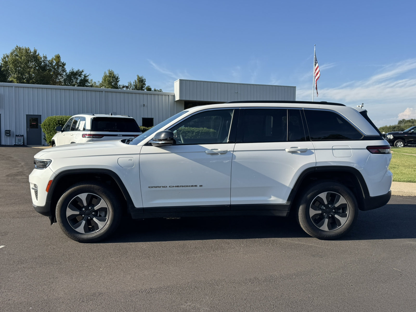 Used 2024 Jeep Grand Cherokee Limited 4xe AWD/4WD image 5