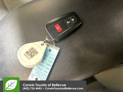 Used 2025 Toyota RAV4 XLE image 27
