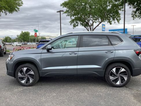 Used 2025 Volkswagen Taos SE AWD/4WD image 28