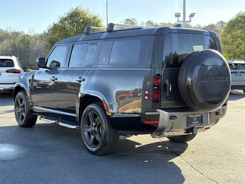 Used 2023 Land Rover Defender 130 X-Dynamic SE image 5