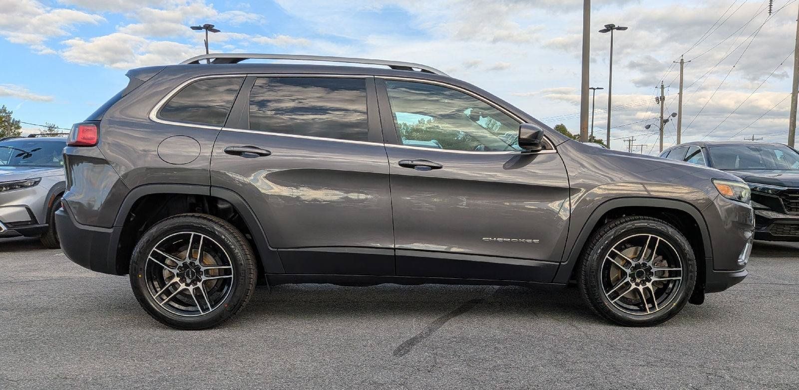 Used 2020 Jeep Cherokee Limited FWD image 5