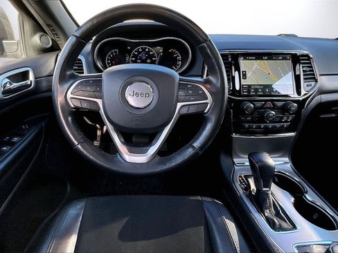 Certified 2022 Jeep Grand Cherokee Laredo X image 11