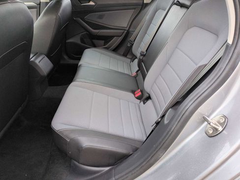 Used 2025 Volkswagen Jetta SE FWD image 17