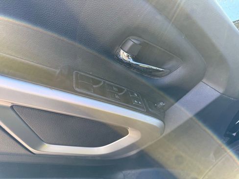 Used 2024 Nissan Titan SV w/ SV Convenience Package image 10