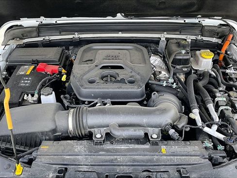 Certified 2025 Jeep Wrangler Unlimited Sahara w/ Safety Group image 30