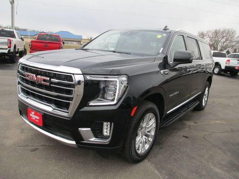 Used 2021 GMC Yukon XL SLT w/ SLT Premium Package image 10