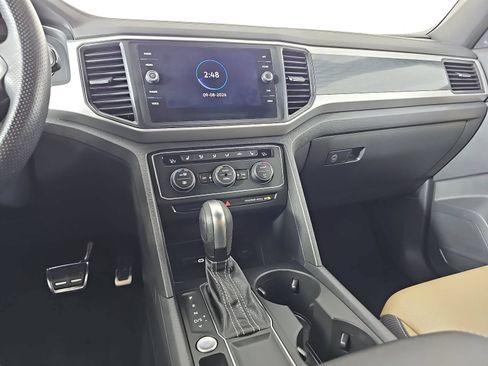 Used 2021 Volkswagen Atlas Cross Sport SE w/ Panoramic Sunroof Package FWD image 20