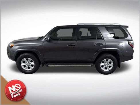Used 2016 Toyota 4Runner SR5 RWD image 7