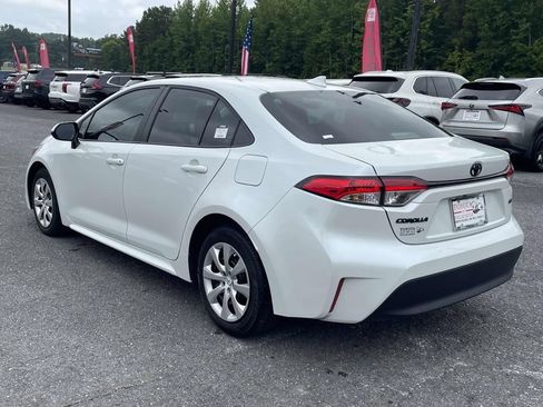 Used 2025 Toyota Corolla LE FWD image 4