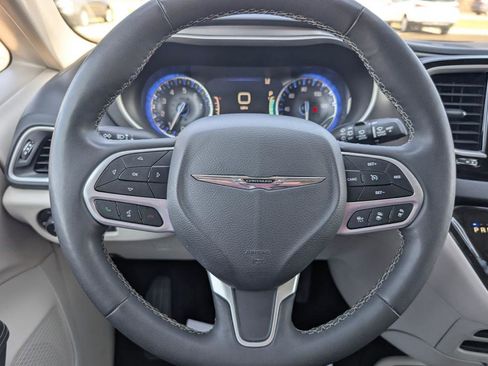 Certified 2023 Chrysler Pacifica Touring-L image 7