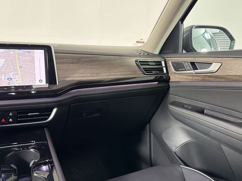 Used 2024 Volkswagen Atlas SEL Premium R-Line AWD/4WD image 29