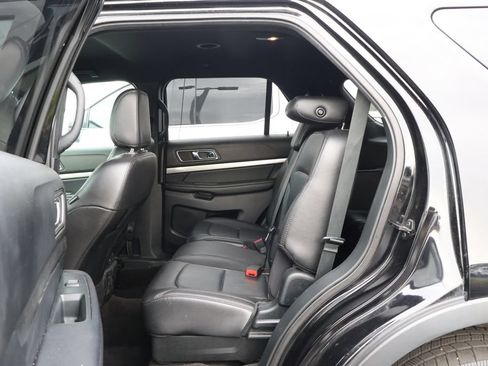 Used 2018 Ford Explorer XLT w/ Equipment Group 202A AWD/4WD image 30