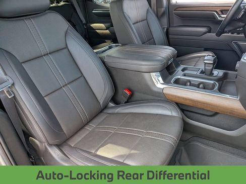 Used 2024 Chevrolet Silverado 1500 High Country w/ High Country Premium Package AWD/4WD image 31