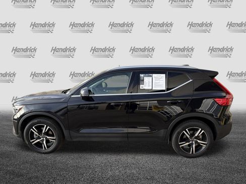 Used 2025 Volvo XC40 B5 Core image 7