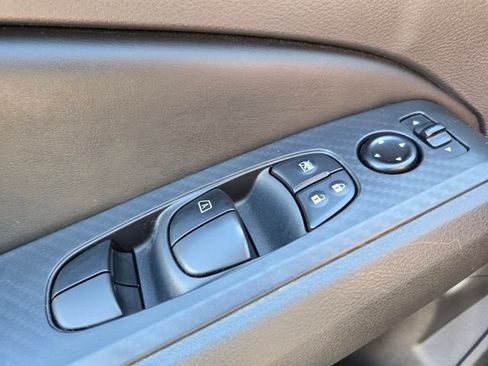 Used 2025 Nissan Altima 2.5 SV FWD image 35