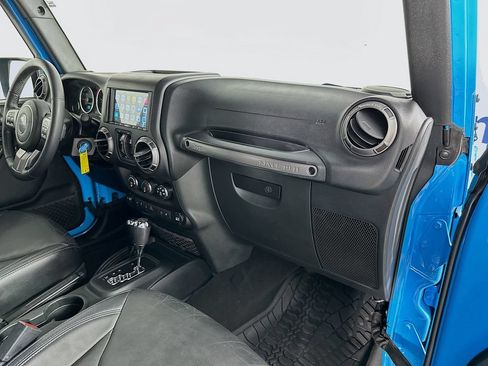 Used 2018 Jeep Wrangler Unlimited Sahara AWD/4WD image 32