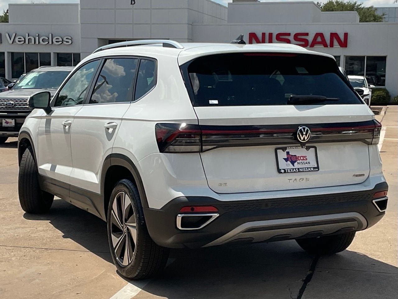 Used 2025 Volkswagen Taos SE AWD/4WD image 6