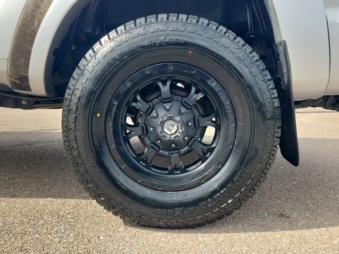 Used 2012 Toyota Tacoma PreRunner w/ TRD Sport Pkg image 7