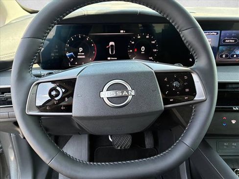 Used 2025 Nissan Murano SV AWD/4WD image 14