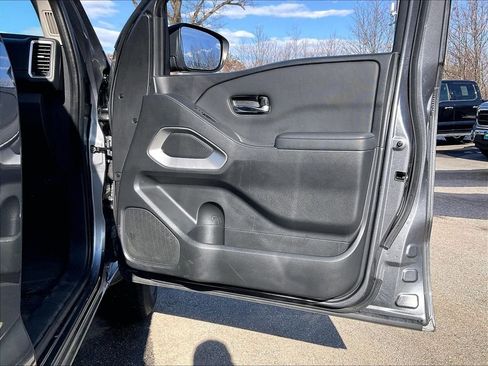 Used 2024 Nissan Frontier SV image 11