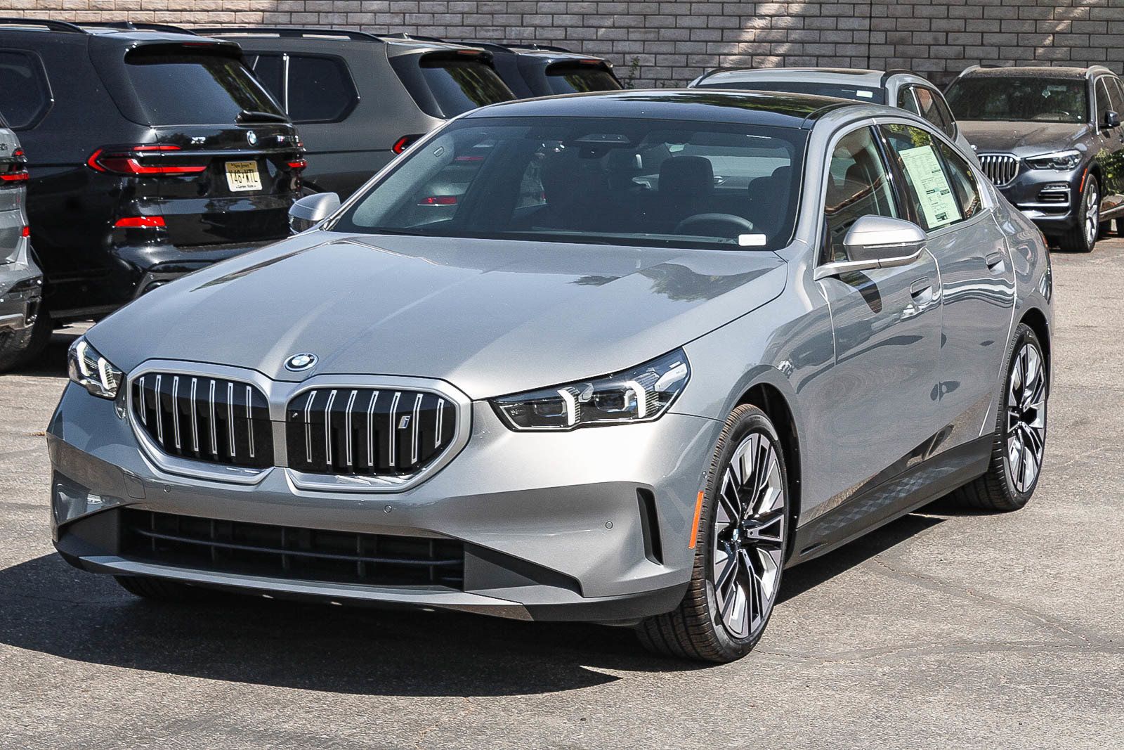 New 2027 BMW i5 xDrive40 AWD/4WD image 3