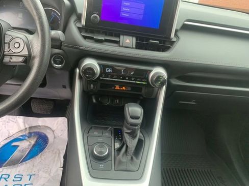 Used 2025 Toyota RAV4 XLE image 21