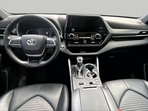 Used 2023 Toyota Highlander XSE FWD image 16