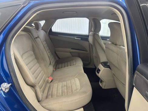 Used 2018 Ford Fusion SE w/ Fusion SE Technology Package image 11