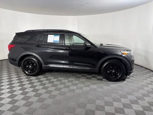 Used 2024 Ford Explorer XLT w/ Equipment Group 202A RWD image 8
