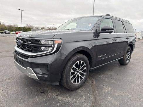 Used 2025 Ford Expedition Platinum image 5
