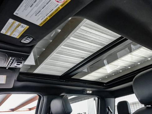 Used 2022 Ford F250 Platinum w/ FX4 Off-Road Package image 22