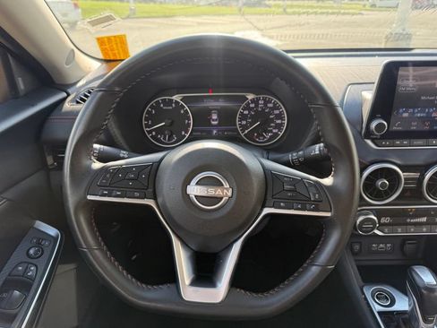 Used 2025 Nissan Sentra SR FWD image 8