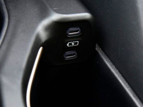 Used 2023 Toyota Crown Limited image 27