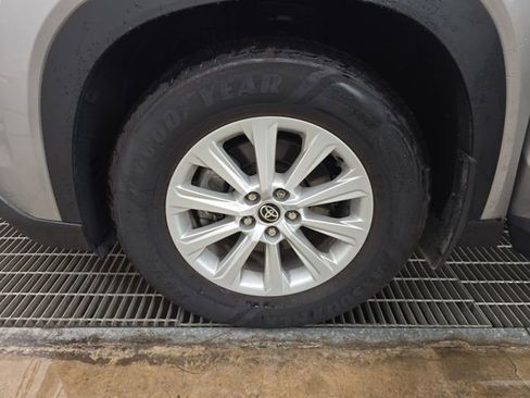 Used 2024 Toyota Grand Highlander XLE image 25