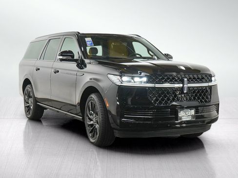 Used 2025 Lincoln Navigator L Reserve w/ Jet Appearance Package AWD/4WD image 7
