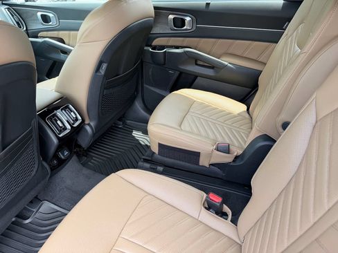 Used 2026 Kia Sorento SX Prestige w/ Olive Brown Leather Package AWD/4WD image 17