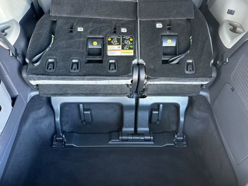 Used 2022 Toyota Sienna XLE image 17