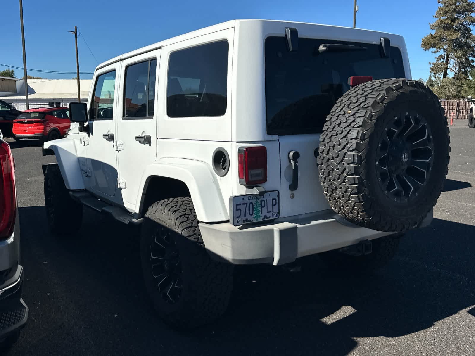 Used 2017 Jeep Wrangler Unlimited Sahara w/ Connectivity Group AWD/4WD image 6