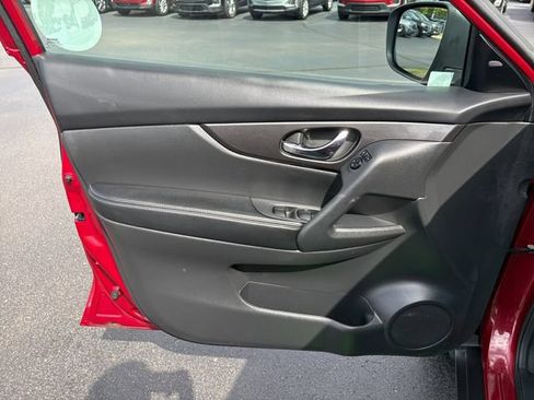 Used 2020 Nissan Rogue S AWD/4WD image 17