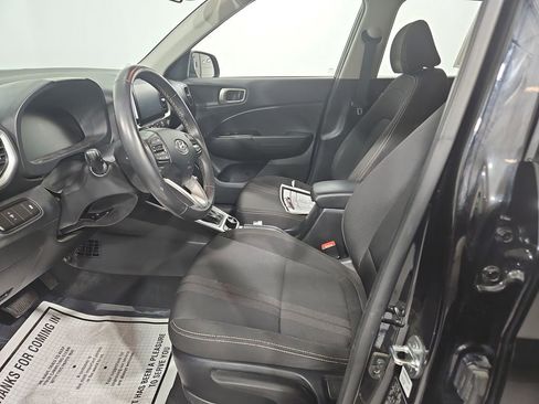 Used 2024 Hyundai Venue SEL image 10