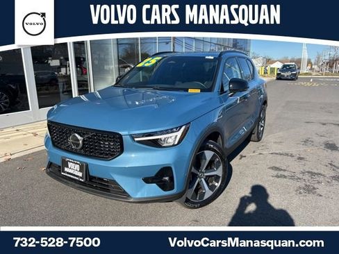 Certified 2025 Volvo XC40 B5 Plus image 1