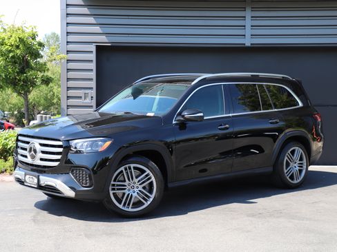 Used 2024 Mercedes-Benz GLS 450 4MATIC image 1
