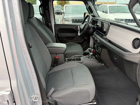 Used 2024 Jeep Wrangler Unlimited Sport AWD/4WD image 33