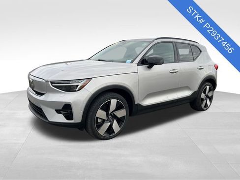 Used 2023 Volvo XC40 Recharge Ultimate image 3