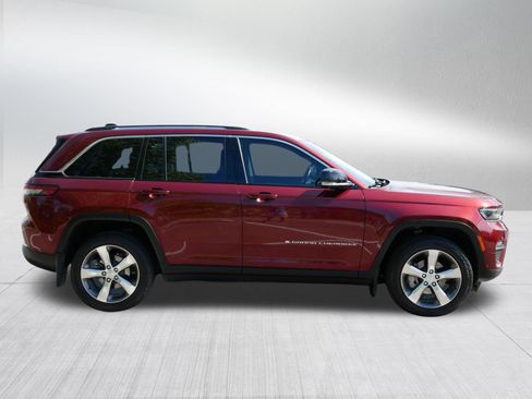 Used 2022 Jeep Grand Cherokee Limited w/ Luxury Tech Group II AWD/4WD image 8
