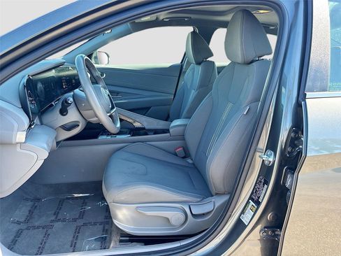 Used 2025 Hyundai Elantra SEL image 21