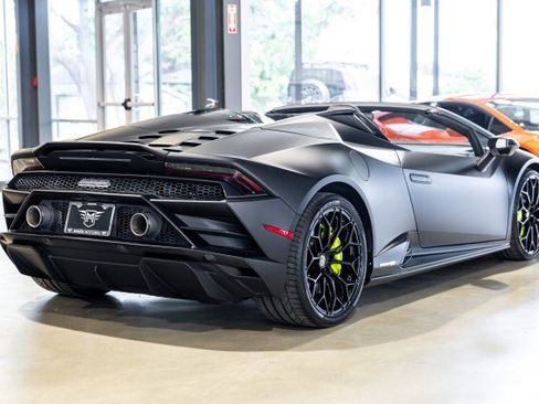 Used 2022 Lamborghini Huracan EVO RWD image 6