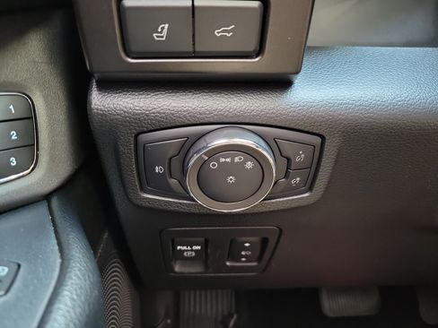 Used 2018 Ford Expedition Limited RWD image 25